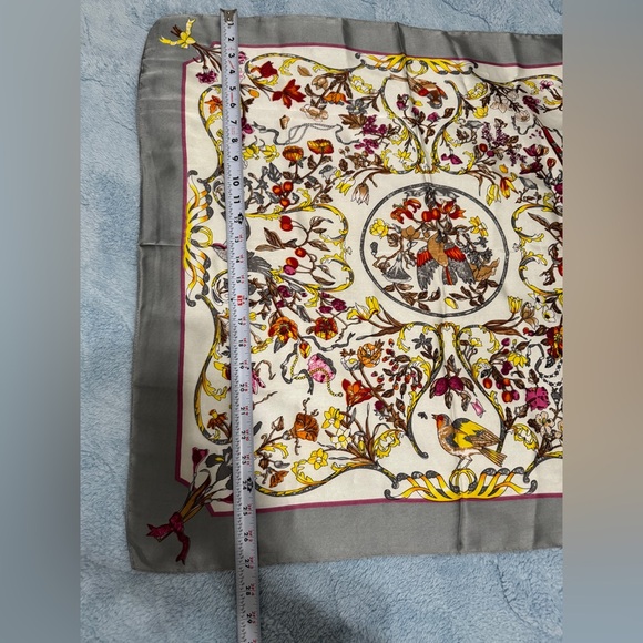 Vintage Floral Patterned Silk Scarf 27” x 28” - Picture 9 of 10